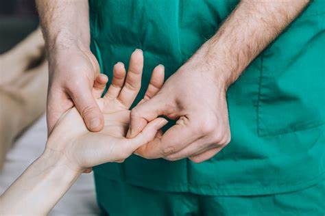Leading Hand Surgery Orthopedic Doctors in Abu Dhabi | Expert Hand & Wrist Care | Tarmeem