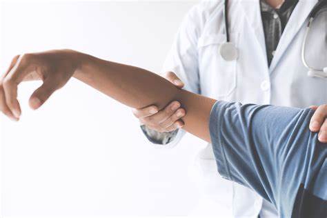 Shoulder and Elbow Pain Treatment in Abu Dhabi | Expert Shoulder Pain Surgeon | Tarmeem