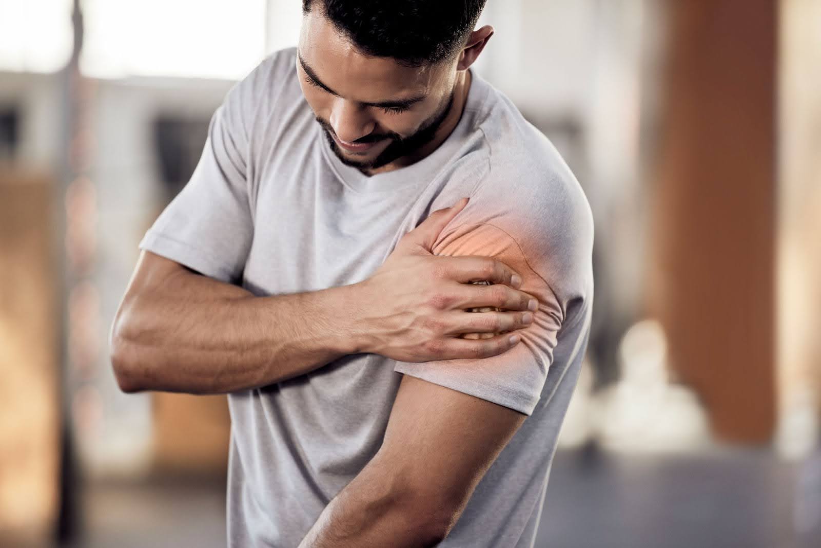 Frozen Shoulder: Causes, Symptoms, and How to Regain Mobility