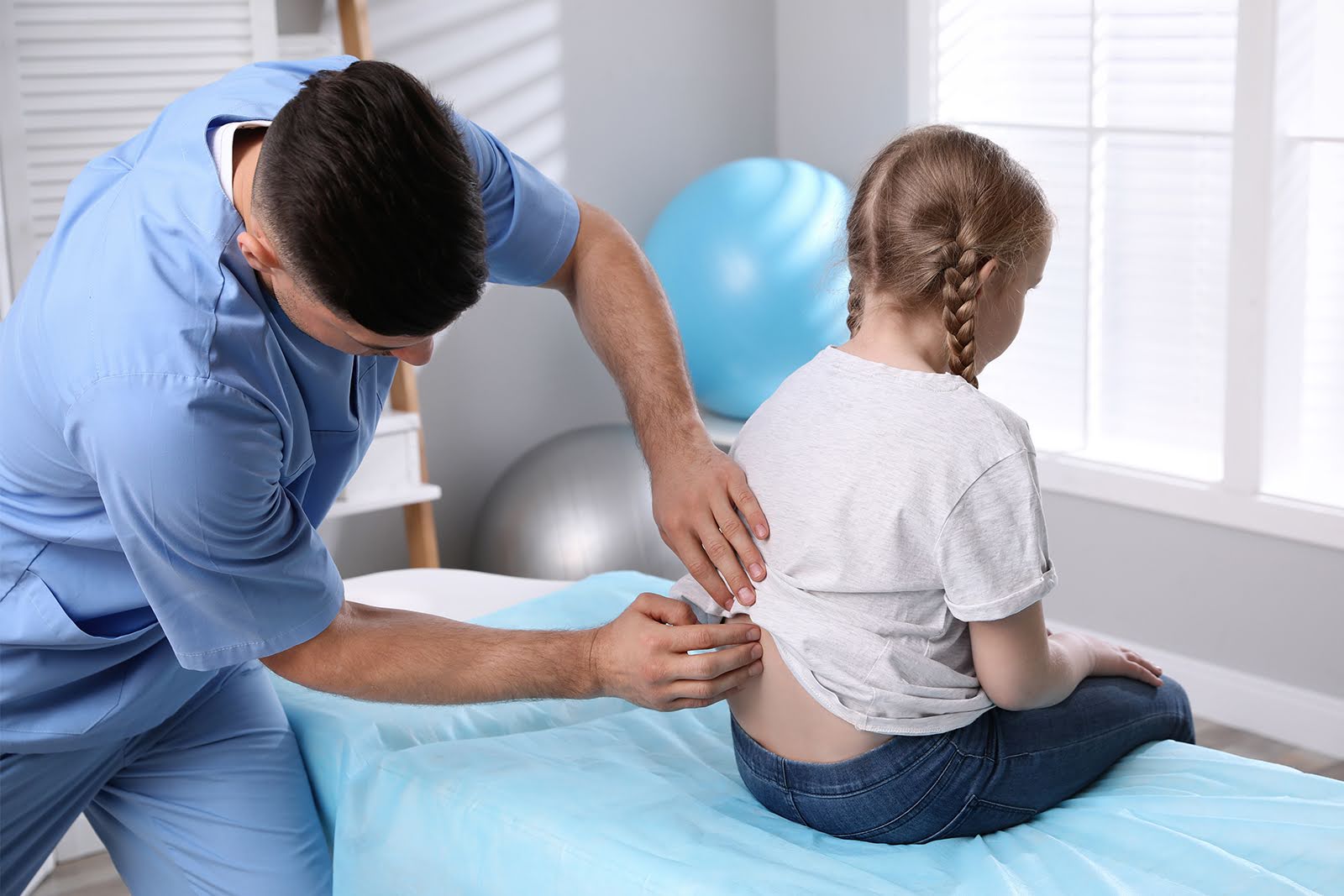 Recognizing Early Signs of Pediatric Scoliosis A Guide for Parents in Abu Dhabi